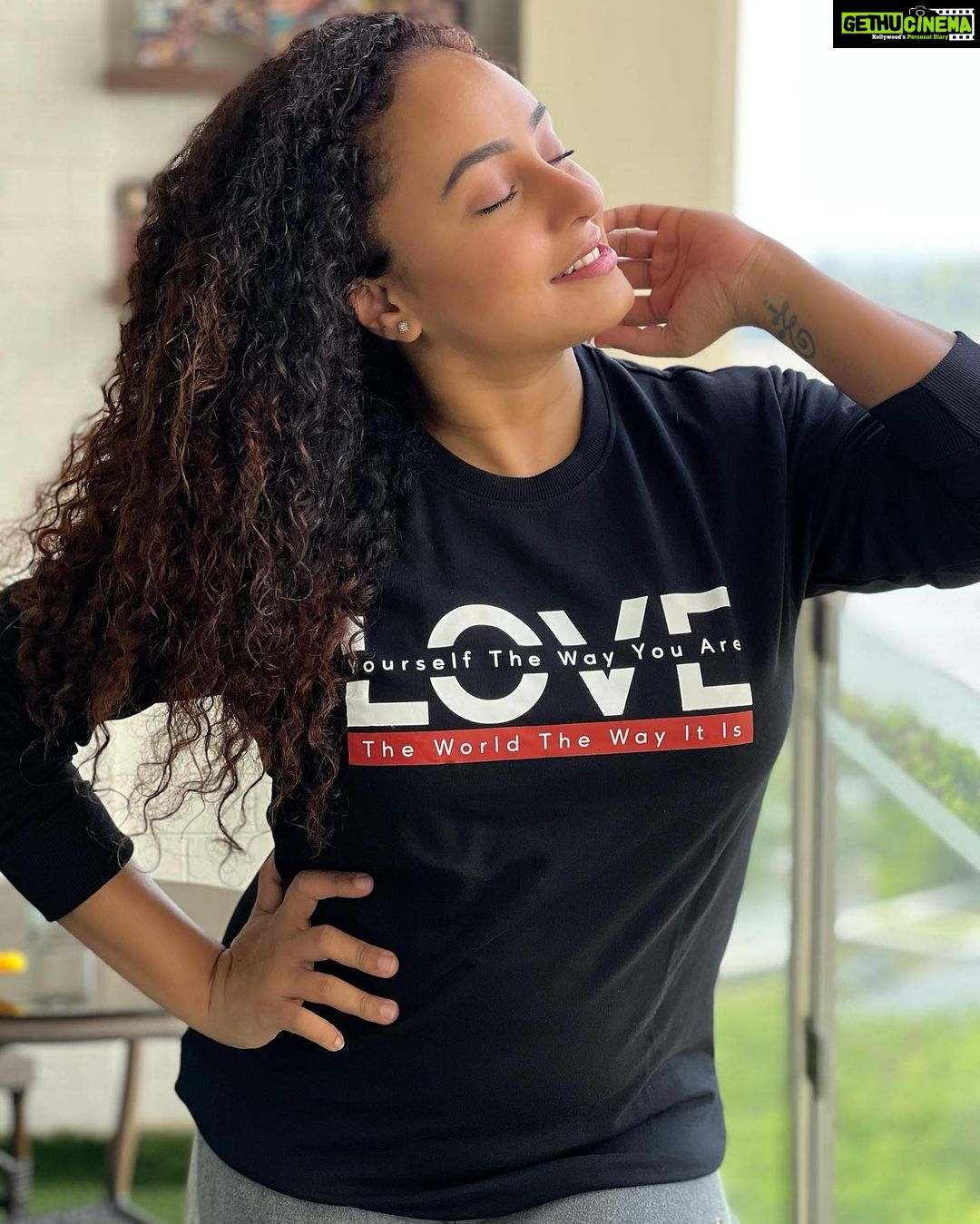 Pearle Maaney Instagram - “Love Yourself The Way You Are.. Love The World The Way it is.” . Where have you heard these Lines?Comment Below 😌 . This month it’s all about Love and it’s the Perfect Piece that can be Added to Your Wardrobe. ❤️ Wear Some Love as You Celebrate Love 😋 . BUY Your Favourite Sweatshirt/Hoodie/ T-shirt on pearlemaaney.themerchbay.com . Available in More Colours and All Sizes! Link in Bio 🥰❤️ . PS: Our Peace Love Music Mugs are now my Fav 😋 #pearlemaaneymerch