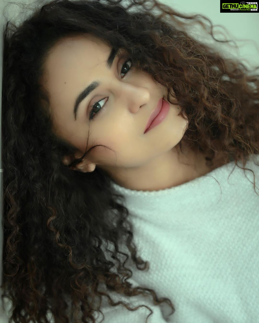 Pearle Maaney Instagram - Itβs a beautiful day to express your love... So let me start by saying β I love Each one of you....πβ Now tell your loved ones.. how much they mean to you... β€οΈ @bickiboss_insta click