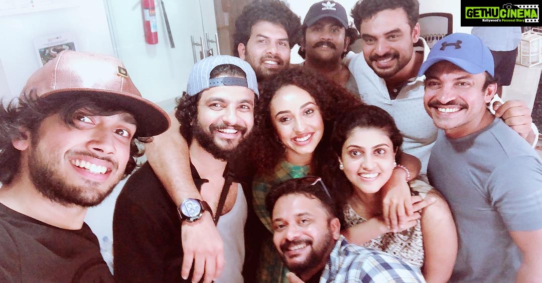 Pearle Maaney Instagram - Happy people are the best kind of People ❤️ @kalidas_jayaram @neeraj_madhav @sunnywayn @ajuvarghese @soubinshahir rasna @tovinothomas @inst.prasanna