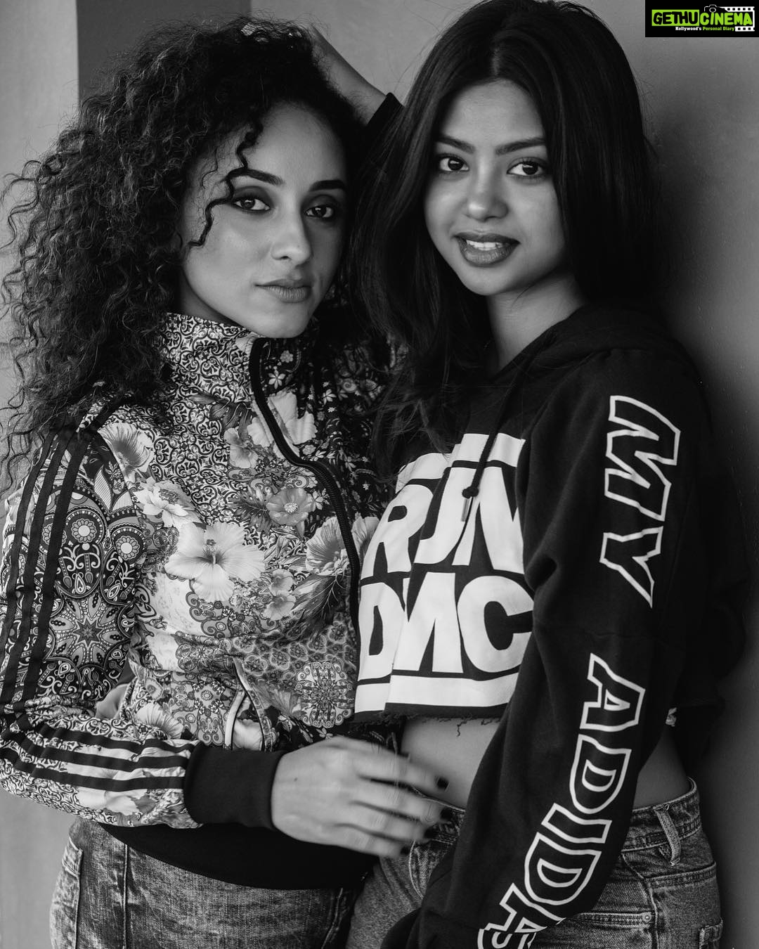 Pearle Maaney Instagram - Happy Us! @shaunromy ❤️ 🤗 Thank u @clintsoman for this click