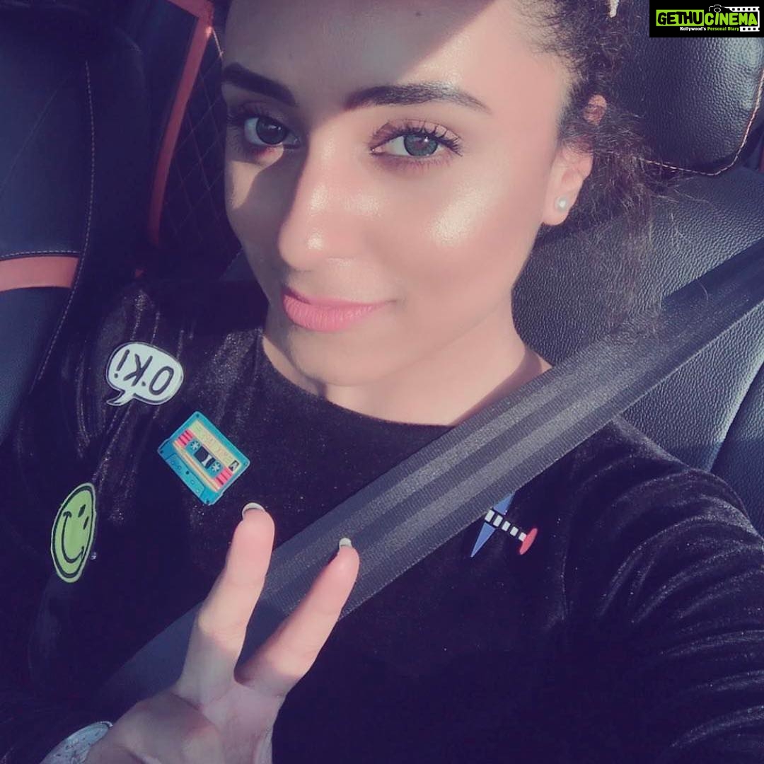 Pearle Maaney Instagram - I think the most common question I get asked is ‘why I’m so happy always’ and I’m more concerned as to why that is an issue... 😋😀 Stay Happy.. Stay Strong Peace Love n Music to All ✌️❤️