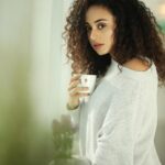 Pearle Maaney Instagram - “Keep your coffee close to Heart ☕️” When @bickiboss_insta looked at me through his Lens. This is what he saw😋❤️ Thank You Bicki for this lovely click!!! Dubai, United Arab Emirates