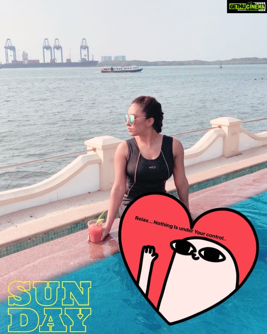 Pearle Maaney Instagram - Chill moments ❤️😎✌️