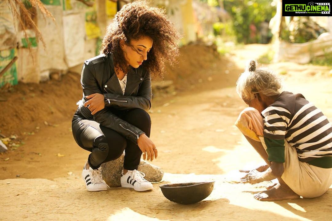 Pearle Maaney Instagram - We are all one. Never think you are bigger than anyone or smaller than anyone because of your colour, caste , gender or anything for that matter. Because You matter! And so does everyone else! This world belongs to all of us. And there is plenty of room for All. Feed people who are hungry if you ever come across them. Open your eyes and you will see them. Don’t walk away without helping someone you can...buy an extra packet of food and hand it over to a fellow human being on the road with a smile and a bottle of water. I’m sure you have done this before... just continue the gesture... we are all working towards a better world here. I heard a very disturbing story today about someone ... who deserved to be treated better. Because all he did was get himself some food to survive. Maybe he didn’t understand the LAWS of the world. I have nothing more to say because I believe all of you are good people. I’m sure you all feel the same way I feel about... Madhu. My hug to “Madhu” because a few people saw how dirty his body was while majority of the people saw how pure his Soul was.❤️