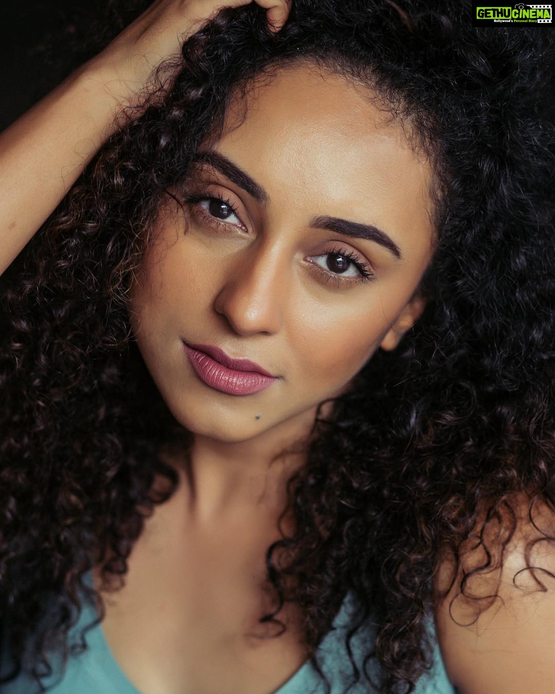 Pearle Maaney Instagram - She dint know who she truly was... Looking at the  mirror Blushed by the crimson Sun... She whispered “who are you?” and  waited for an Eternity. #pearlepoems @clintsoman