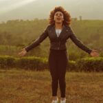 Pearle Maaney Instagram - Open your eyes and find reasons to be Happy. Trust me You will... ❤️ Peace Love n Music to All 😊 @sanu_mohammed click