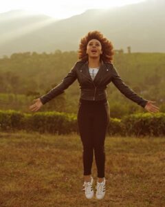 Pearle Maaney Instagram - Open your eyes and find reasons to be Happy. Trust me You will... ❤️ Peace Love n Music to All 😊 @sanu_mohammed click