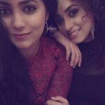 Pearle Maaney Instagram - Welcome 🙏 @samyuktahornad back to kerala! 😀 #crazytwistedfriends