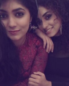 Pearle Maaney Instagram - Welcome 🙏 @samyuktahornad back to kerala! 😀 #crazytwistedfriends