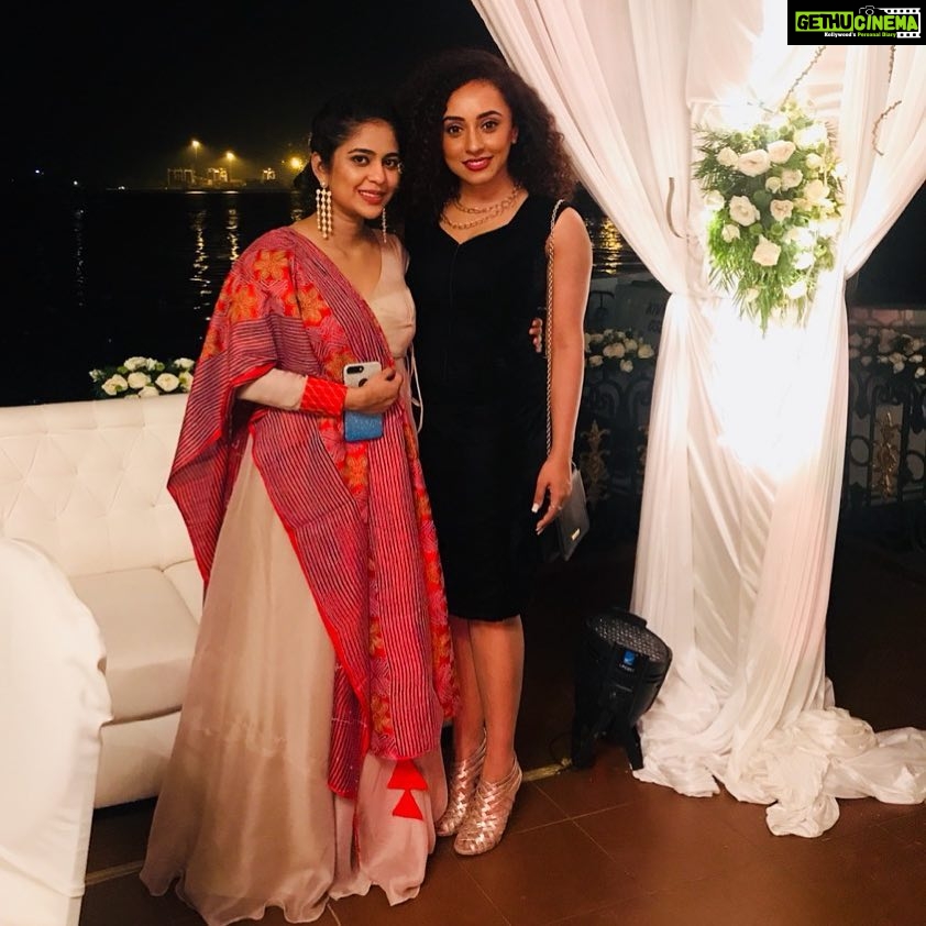 Pearle Maaney Instagram - #soujawedding @soubinshahir @starsobrite With the gorgeous @srindaa ❤️