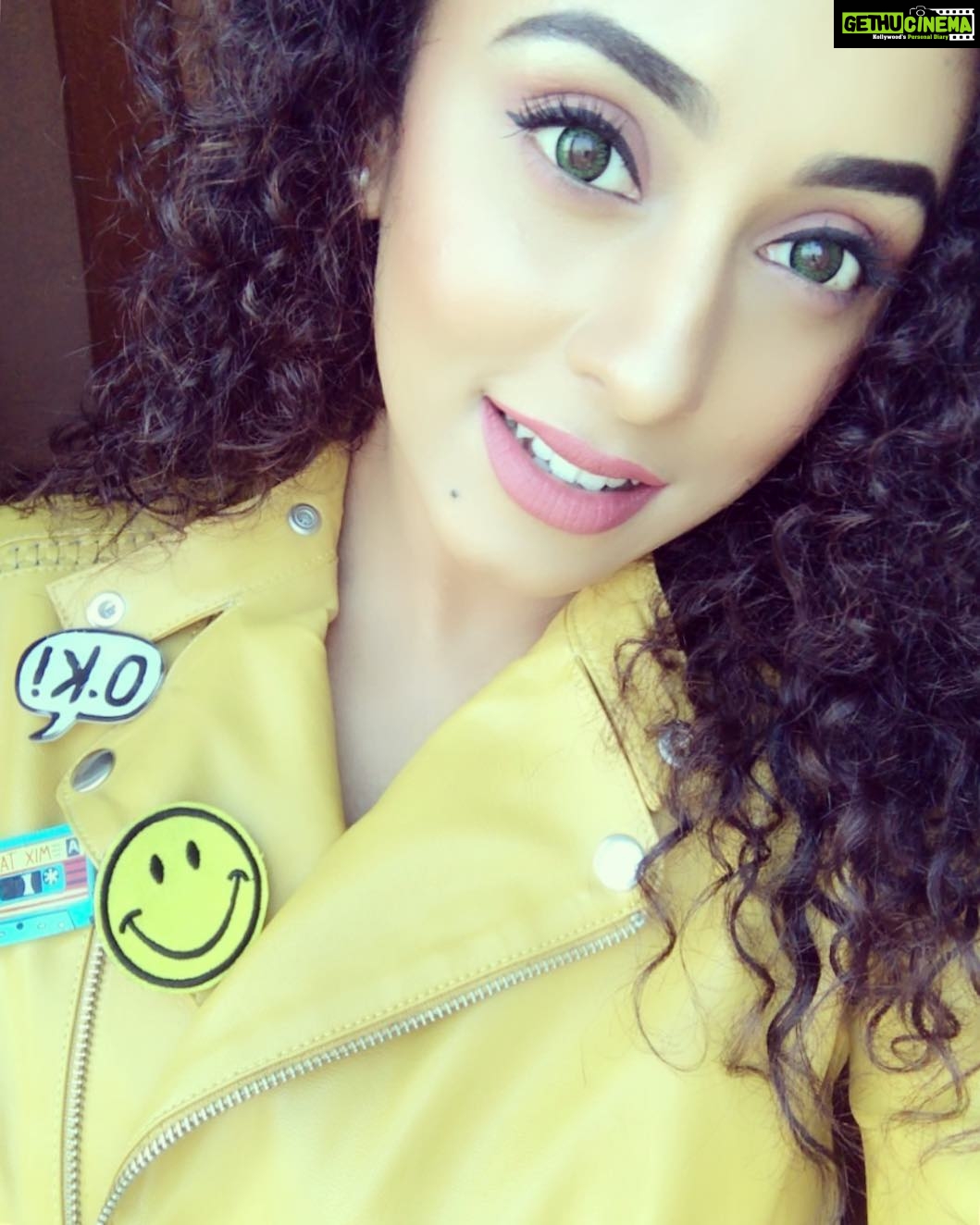 Pearle Maaney Instagram - Wearing my mind.. as badges❤️😋