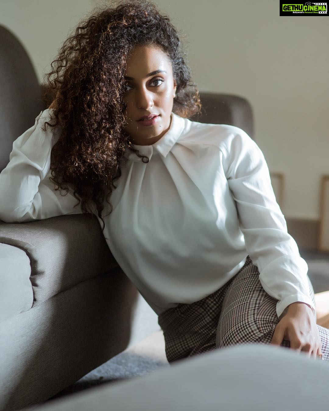 Pearle Maaney Instagram - If All Girls were taught How to love each other fiercely, Instead of compete with each other. Love their bodies, instead of hate their bodies. What a different and beautiful world we would live in. #girlwholift @clintsoman