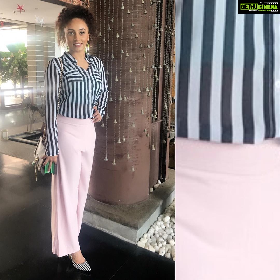Pearle Maaney Instagram - Look for the day... I chose to pair a pink pastel coloured pants with a black and white striped shirt. Perfect for a formal event when you want to play it casual tooπ The striped shoes just came in by luck π