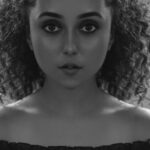 Pearle Maaney Instagram - Booo!!! 😎 When the right side of my face was mirrored...😲 Well I kinda knew I was an 👽 alien. If you too are an alien just post “👽” below as a comment. I’ll know who you are 😏