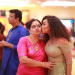 Pearle Maaney Instagram - Different levels of Love 😋 swipe to see what I’m talking abt😜 Bhagyalakshmi! Unnai vedamatten! 🤪❤️ Loved her expression in the 4th pic! Couldn’t stop myself from posting it 😃 Costume by @realmalkha Thank u for capturing these @anvarzayan @tadpolphotography