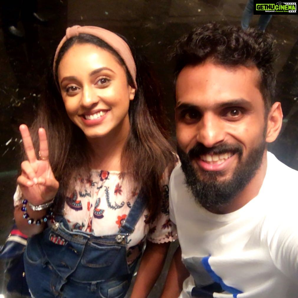 Pearle Maaney Instagram - V Victory and Vineeth! @vineethck ❤️ All the best for tomorrow’s match! #keralablasters #ISL #crazyfriend