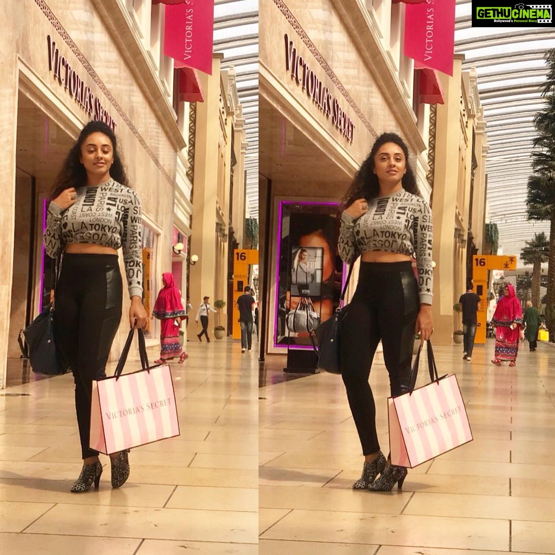 Pearle Maaney Instagram - In❤️ with Kuwait... #shopping Grand Avenues - Katsuya Middle East