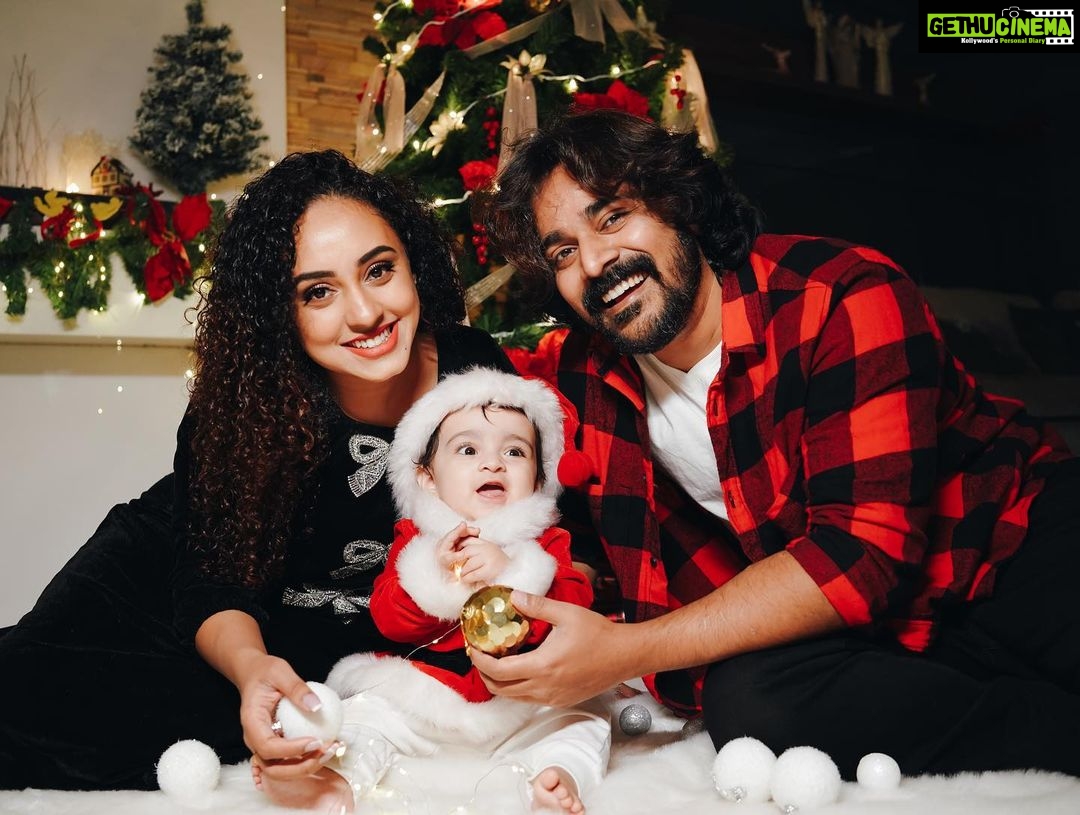 Pearle Maaney Instagram - May this Day Bring All Your loved ones closer to you… Merry Christmas my dear Ones… I want to thank each and everyone of you for being part of My Big Family… for always making the stars shine Bright. We Love You ❤️ . . . . @hermonproductions @sk_abhijith @_whitewindow__ @lillys_couture_