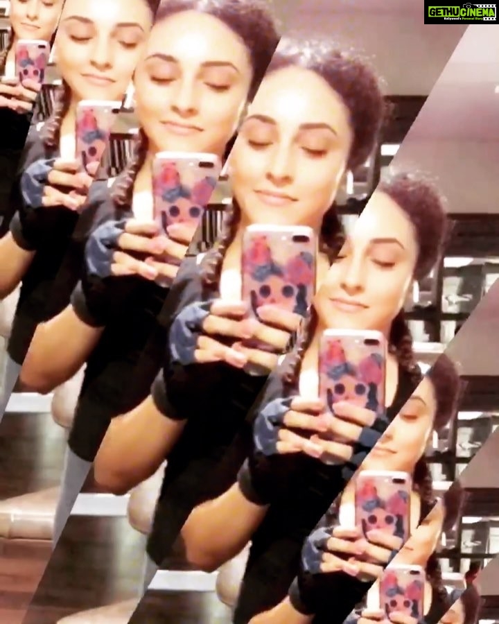 Pearle Maaney Instagram - Multiple me @starkfitnesskochi #postworkoutface