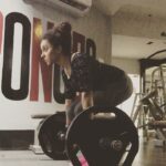 Pearle Maaney Instagram - @starkfitnesskochi The Deadlift works more muscles than any other exercise, including the squat. The lift engages all of the major muscle groups. If you need to do one exercise, this is the one to do. The Deadlift works your lower and upper body, including your back muscles. Getting the right posture is very important to keep your spine Safe from injury. So make sure you do this with the help of someone like @santhoshft who is my awesome trainer 👍😋 @par_vathy 😜✌️ inspired ❤️ #50kg