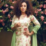 Pearle Maaney Instagram - Wearing @amrasuits Click by @sanu_mohammed