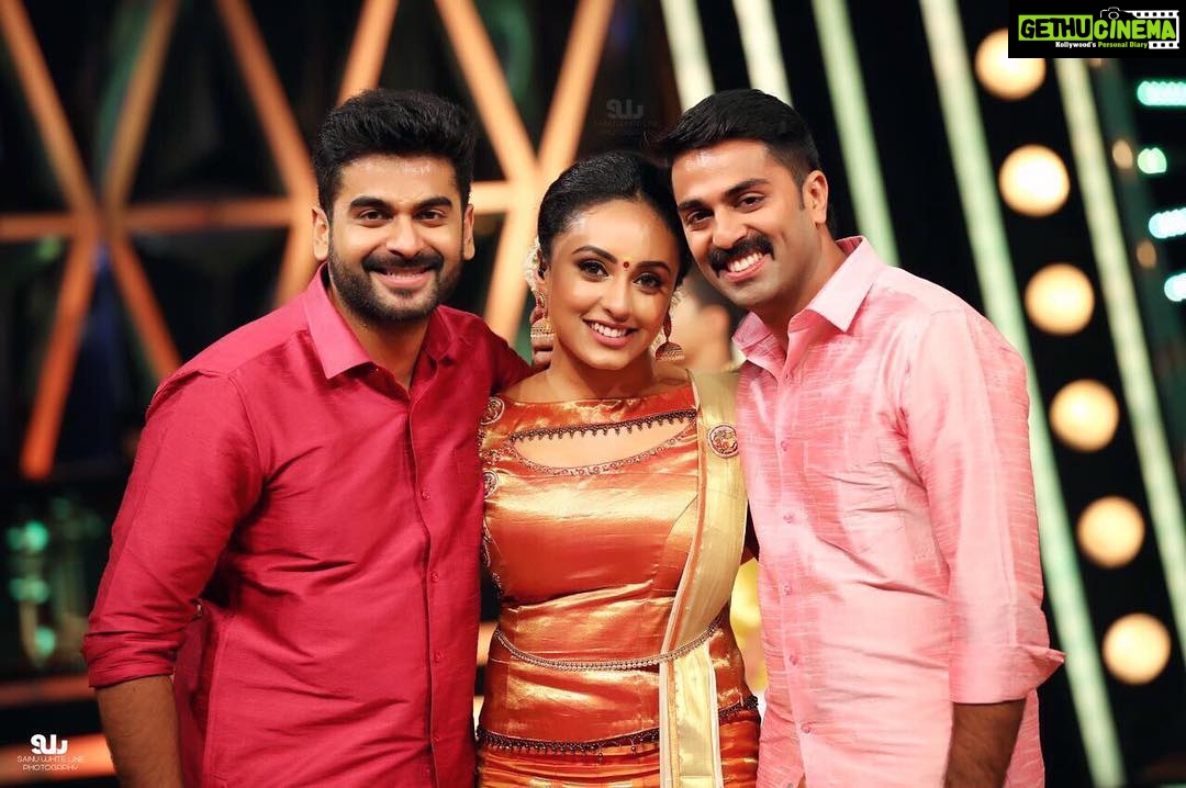 Pearle Maaney Instagram - We Are Coming together once again on D4D to celebrate Onam with You All!!! Our Family❤️ @inst.adil , @padmasoorya TOMORROW ON #d4djuniorvssenior @ 9pm @sainu_whiteline photography @aanunobby thank you for the lovely outfit 😊