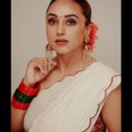 Pearle Maaney Instagram – A Love Message for all my friends, 

Always Remember the people who made you feel good about yourself.. people who fed you good food wholeheartedly… people who stayed back to make sure you were okay.. the ones who stood with you when you had nothing… the only one who clapped for you after you gave a flop speech on stage… held you close during your bad days… these are the people you should never forget… often these are the people who never expect anything back… they are the ones we usually take for granted…it could be your Mom, your Sister , your husband, your Dad or a good friend… whoever it maybe, call them today and tell them you remembered them because even if you don’t call them or tell them this.. they will always do what they used to do best. Love you unconditionally ❤️🌼

With Love
Pearle 🥰

.
.

Photography : @jiksonphotography 
wearing: @khajuraho_boutique_ 
styling : @styledbysmiji 
Makeup : @samson_lei 
Decor : @happinessproject_byloc