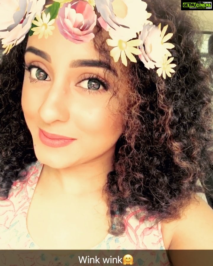 Pearle Maaney Instagram - ❤️😘Travel Work Diaries Peace Love N Music to All ❤️