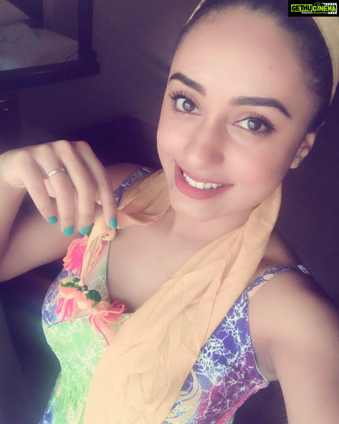 Pearle Maaney Instagram - Holi visited me late🌈😃 Adding colour to life ❤️ Bangalore, India