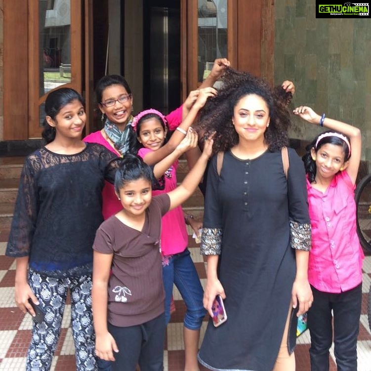 Pearle Maaney Instagram - Meeting kids these days be like Kids : "Hey! Cn I touch Your hair???!" Me : "Sure š" And they take it seriously š PS: I love this Pic anyway šā¤ļø and these kids too! Though I don't know their names š