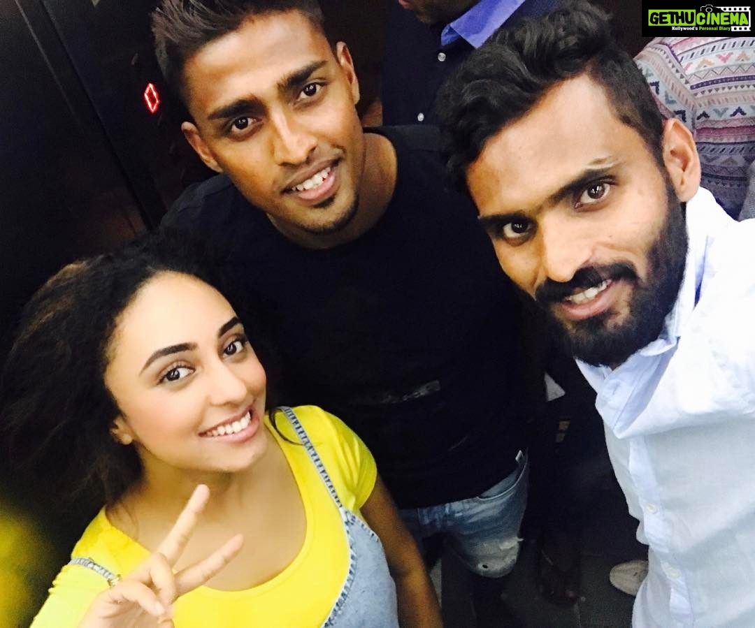 Pearle Maaney Instagram - The Kerala Blasters !! @vineethck @rinoanto13