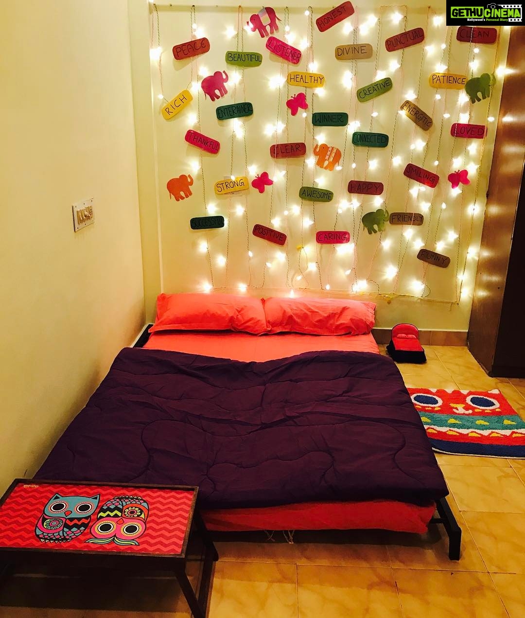 Pearle Maaney Instagram - New Room... New Beginnings... @zehera_cimi the crazy Flat Mate 😜 #panampally #kochi #hideOut #chumbak ❤️