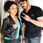 Pearle Maaney Instagram - Peace Out ! 🤘