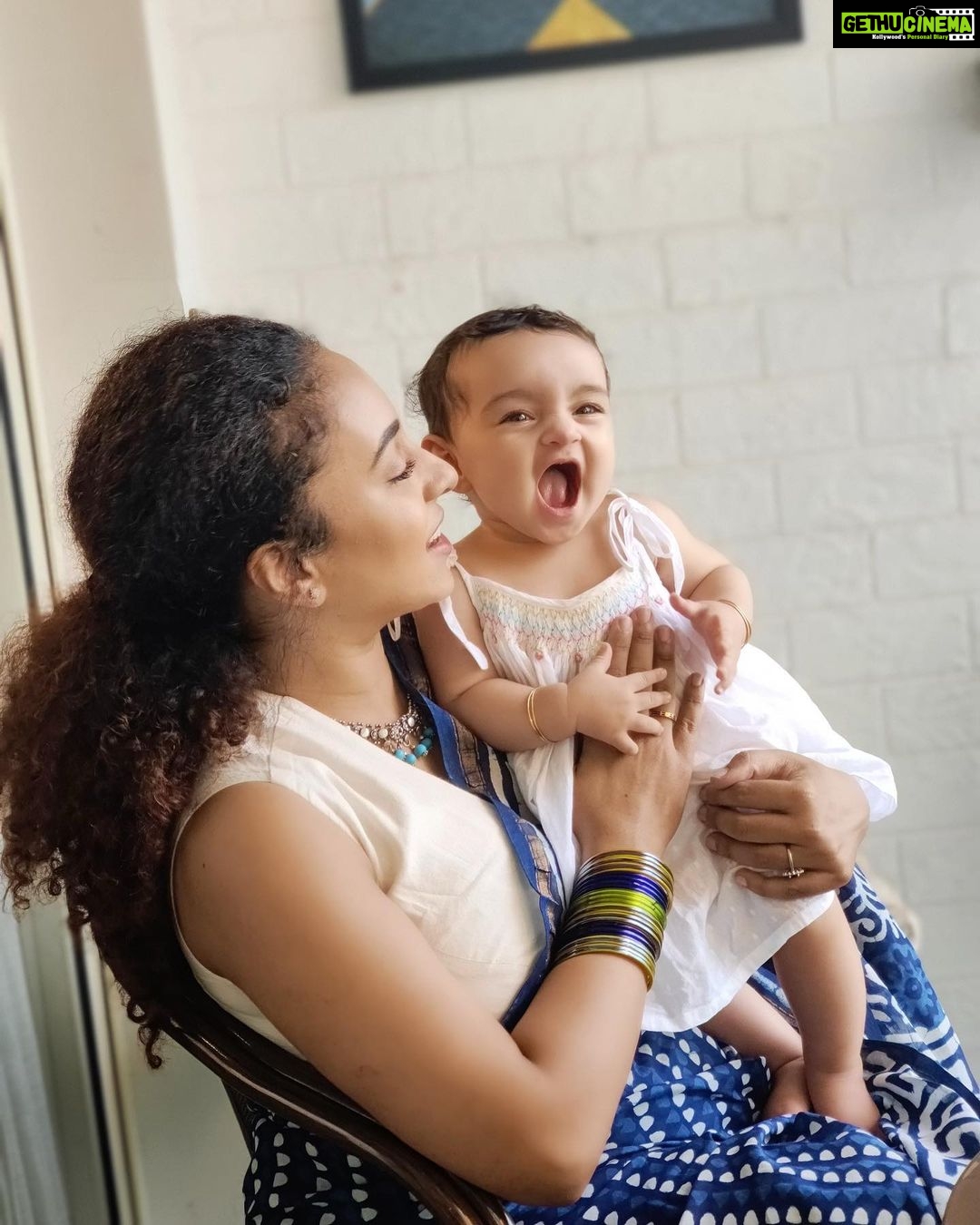 Pearle Maaney Instagram - Trying really hard not to eat up this little cupcake… 😋 . @srinish_aravind 📸