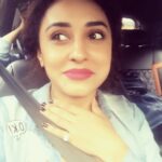 Pearle Maaney Instagram – When you hear one of your fav songs on the 📻 radio and can’t help but sing along😏 
My Driver is Super annoyed with me 😜
#jassiegift  #nostalgia
On my way to JTPac … #VirDas
