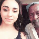 Pearle Maaney Instagram - Meet Hamsa ikka (Appappan) who visits me once in a while to say hello... today he said "Happy Christmas" 😊 Happy Newyear... but athinu samayam aayilla 😄 Ente mandatharam ketu chirikkunna Appappane kaanumbol oru santhosham 😆