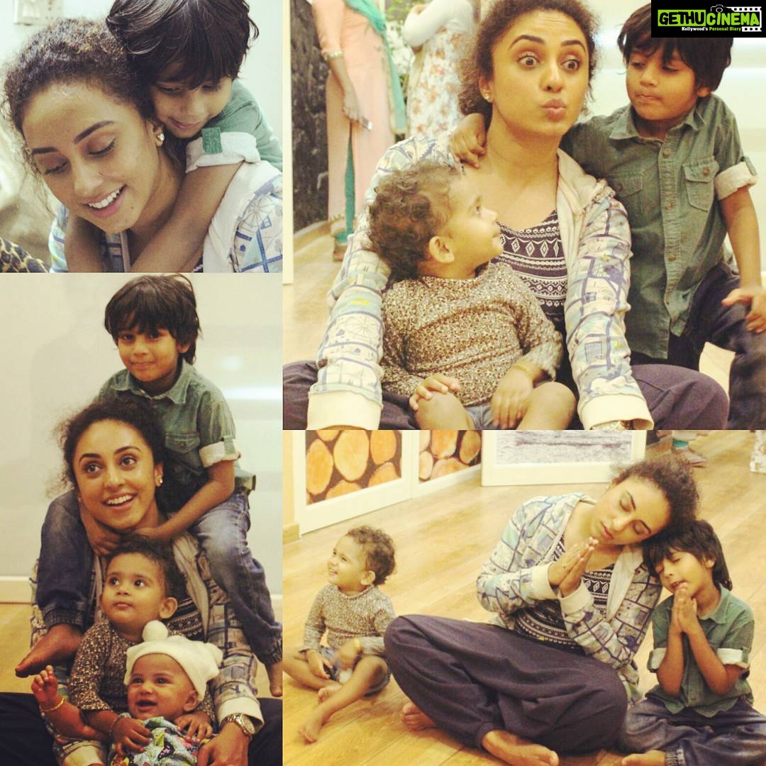 Pearle Maaney Instagram - My favourites ... little humans crawling all over me 😎 let there be Fun! With Raiquen ,Raylene and tiara❤❤❤ PS : Kids sponsored by @sajin2001 and his wife 🤓