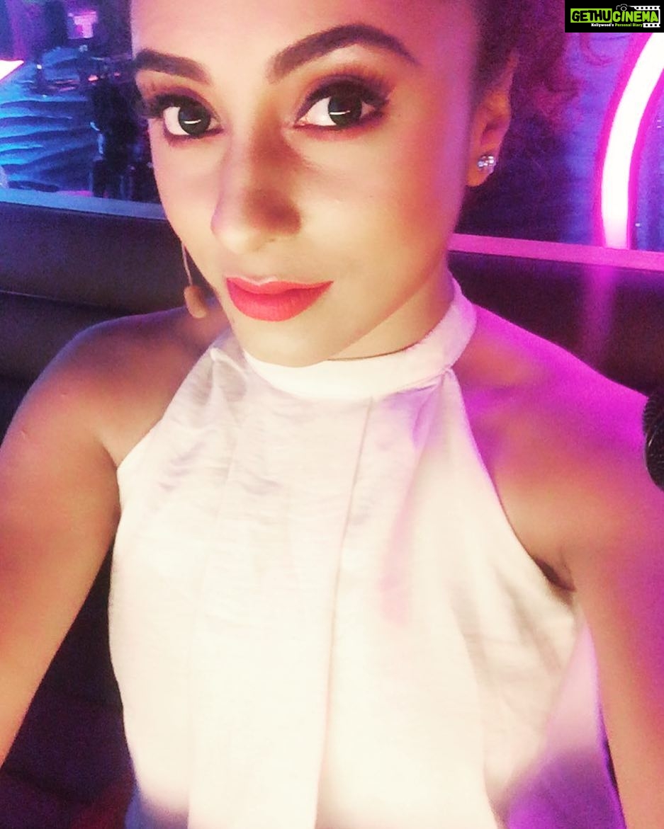 Pearle Maaney Instagram - When You believe in Yourself.. your dreams start to Materialise... 😎 So keep Believing and keep Manifesting your dreams.. ❤️ Ignore the Negativity around you... just breathe in all that is Positive 😊 Styled by : @zehera_cimi