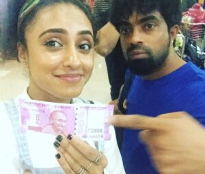 Pearle Maaney Instagram - Finally An American Born Confused Desi had to let me borrow 2000 rupees🙄 yes! Sorted for a month! 😂 With Mr.GiriGiri