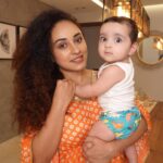 Pearle Maaney Instagram – Those of you who follow me closely know that I try to cloth diaper Nila. Many of you have also messaged me asking about it. So I thought of sharing with you all My top 3 reasons for loving cloth diapering for Nila. I use @superbottoms UNO cloth diaper for her, we used their newborn diaper and have now move to the freesize one.

1. Long lasting – It lasts for almost 10hrs and keeps the baby dry and comfortable.

2. Good for skin – they are made of only cloth, so it’s very good for the baby’s skin. No tension of harmful chemicals and diaper rashes. 

3. Good for nature – It’s a problem to dispose the one time use diapers and also creates a problem for the planet. This is an eco-friendly option to try.

@superbottoms UNO are great in quality and maintaining them is easy too.

I hope this was helpful for you all and you will consider cloth diapering just like me.

Check them out @superbottoms & use code PEARLE10 to get your baby’s essentials at a discount.

*Follow @superbottoms_clothdiaper for more information*

#SuperBottoms #SuperBottomsUNO #ClothDiaper #reusablediaper