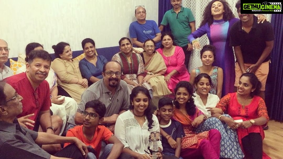 Pearle Maaney Instagram - Happy Diwali from my Family 😘