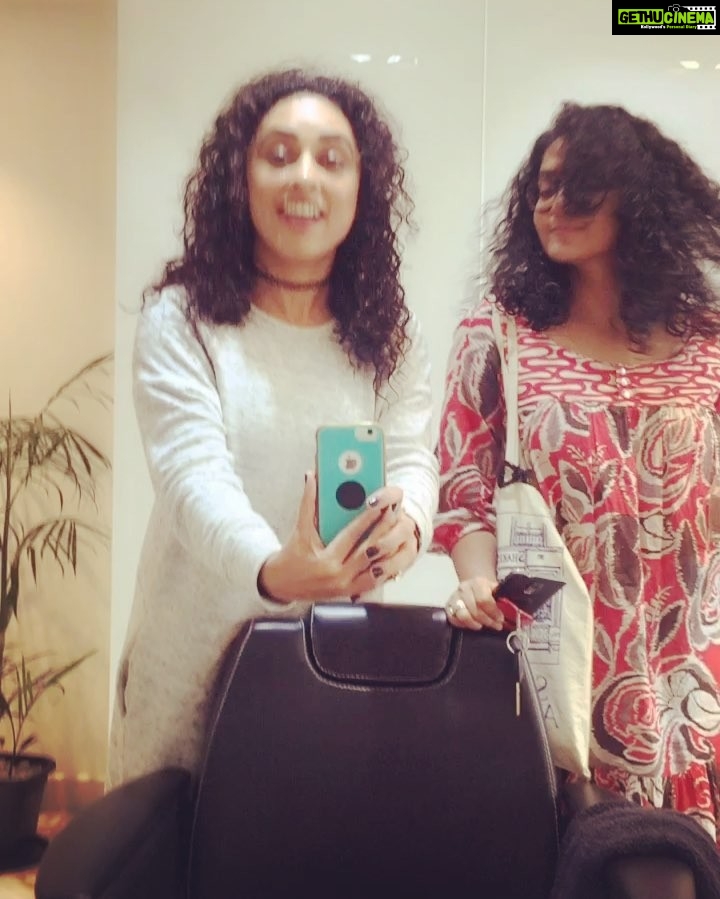 Pearle Maaney Instagram - Got our hair done today ❤️ @par_vathy my Lover Girl 😘 at Toni n Guy... Panampilly @toniandguypanampilly