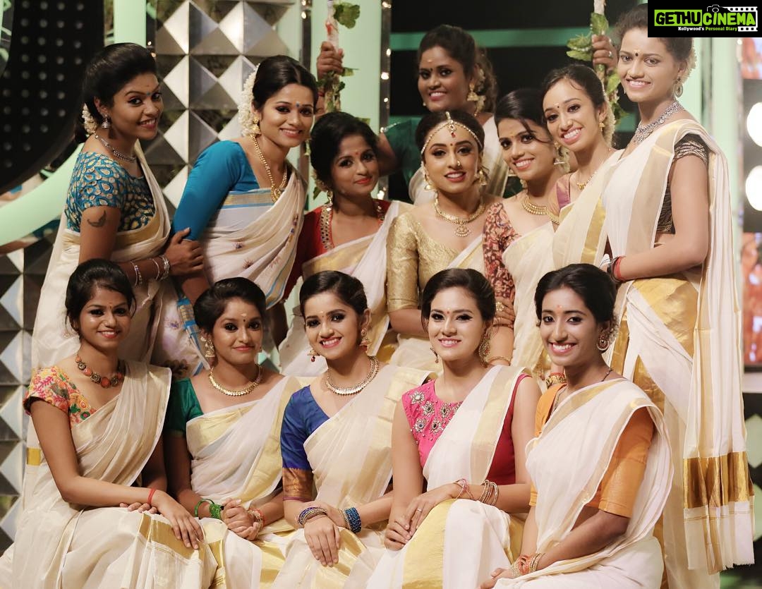 Pearle Maaney Instagram - With the Chattambikal 😈😋❤️ Love em Girls❤️❤️😊