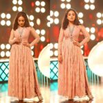 Pearle Maaney Instagram - Be different .. Be unique... Appreciate each other.. Celebrate the success of others... Motivate your competitors... Console the ones who are sad... Speak great things about everyone... Be the one who first exchanges a smile at a stranger... Walk away from Gossips and negative conversations... Because when you do all this... You mind starts loving You...You will respect yourself.. You will soon realise... All that you do to others, You are doing it to yourself. Life is a mirror... It gives back what you give. 😊❤️ Dont follow the Mob... Be the starting point of a positive change. It takes a lot of courage to do this. 👍 So Go FoR It👍😊 With Lots of Love, Pearle ❤️ --------------------- @shemy_designer costume @rajesh.natarajan photography