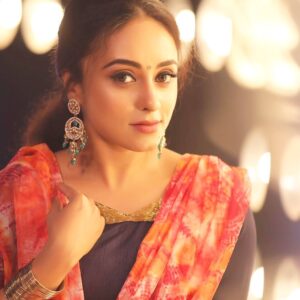 Pearle Maaney Instagram - The warmness in your heart attracts more genuine people towards you than the warmness on your skin tone 👍❤️ @rajeshnatrajphotography @shemy