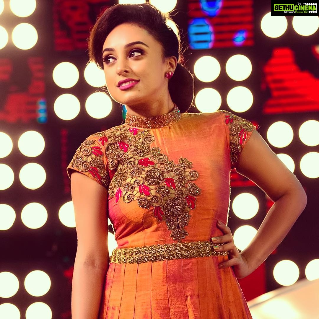 Pearle Maaney Instagram - 😊 Costume by : www.abhildev.com