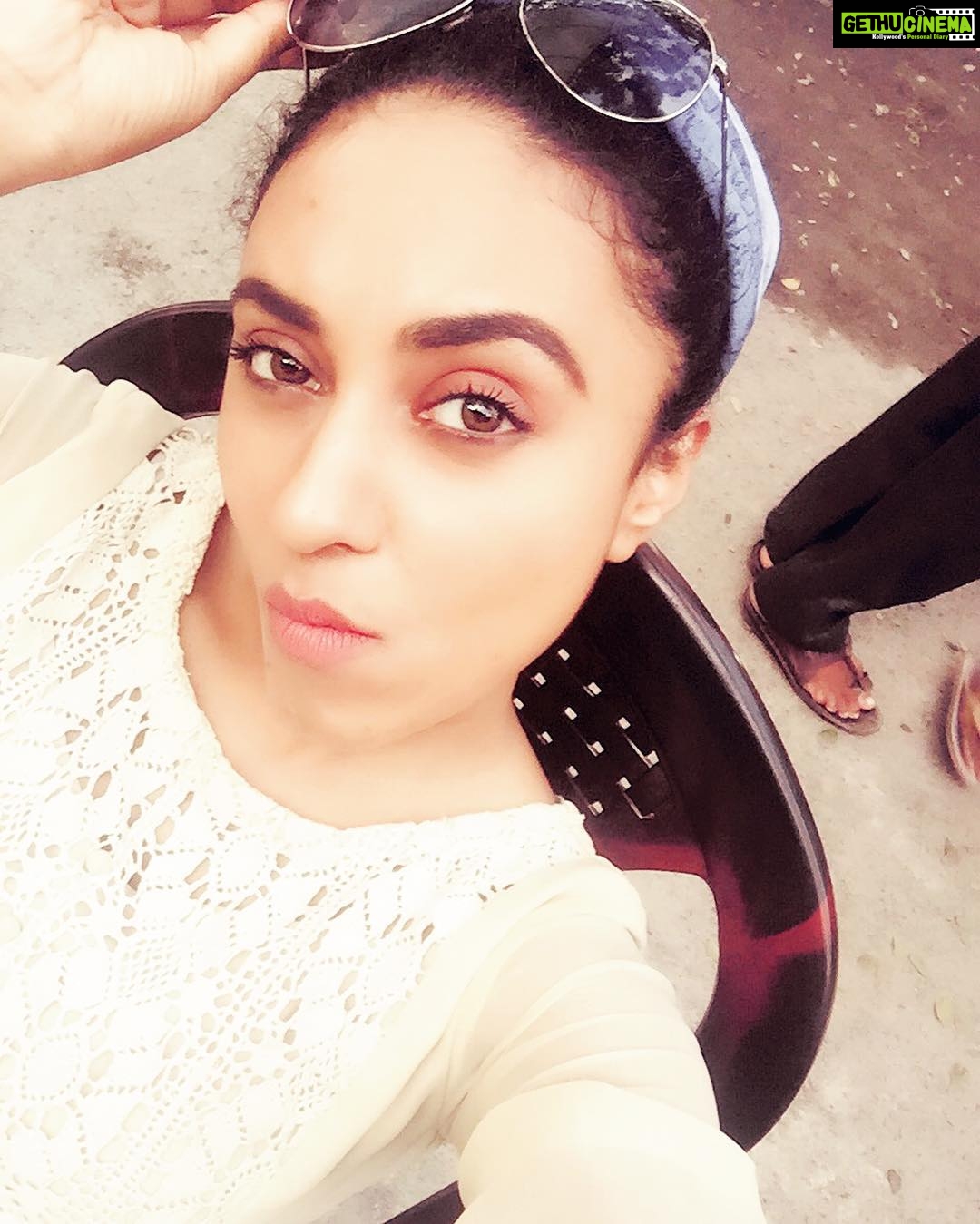 Pearle Maaney Instagram - If you are jobless and you know it .. Click a selfie... Click !!! Movie shoot in progress😎 #bitchModeOn #stayAwayOrStayScared #kappirithuruthu