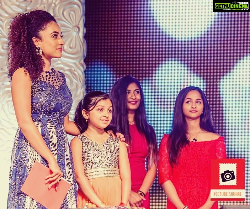 Pearle Maaney Instagram - 😊 Esha Kutty to my left