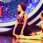 Pearle Maaney Instagram - Tat awkward moment when you realise you have to get up on ur own after trying to pull off a full split 😂😂😂😳 today enikku kittiya Pani!