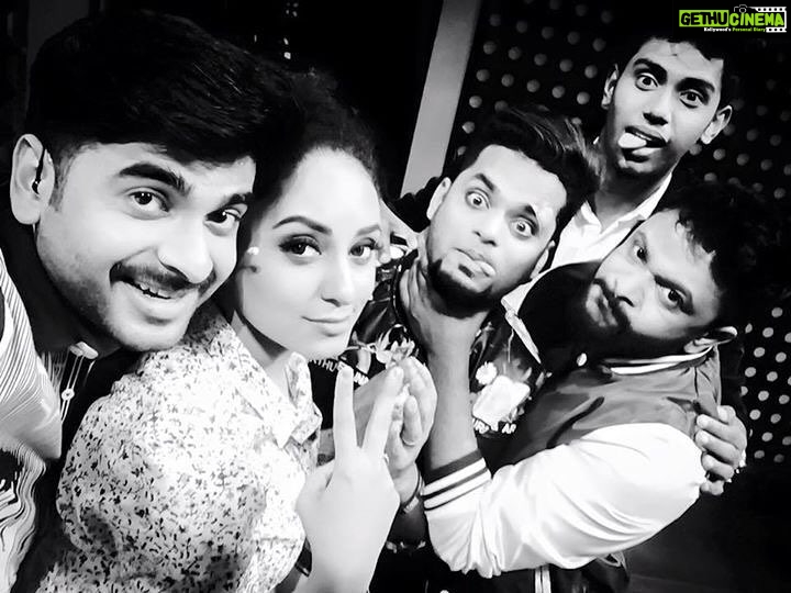 Pearle Maaney Instagram - What is the difference between An Apple and An Orange? 😐🙏🏻🤔🙄 Kukku has the answer!!!😐